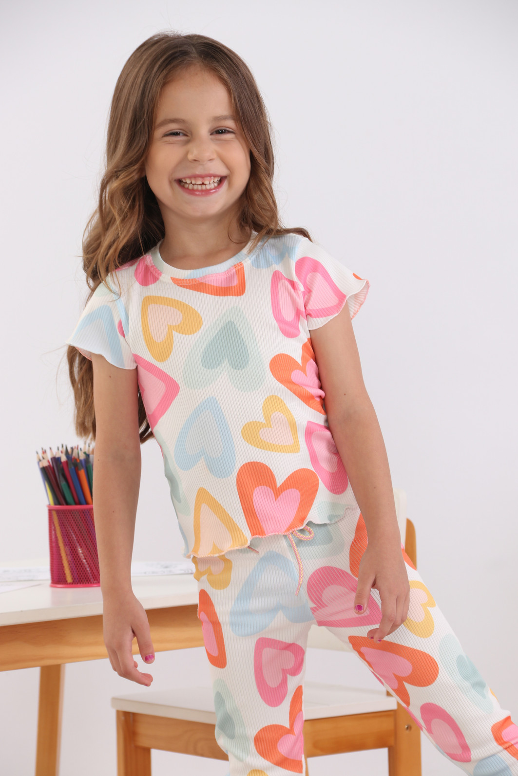 CONJUNTO MENINA BLUSA E CALÇA CORAÇÕES