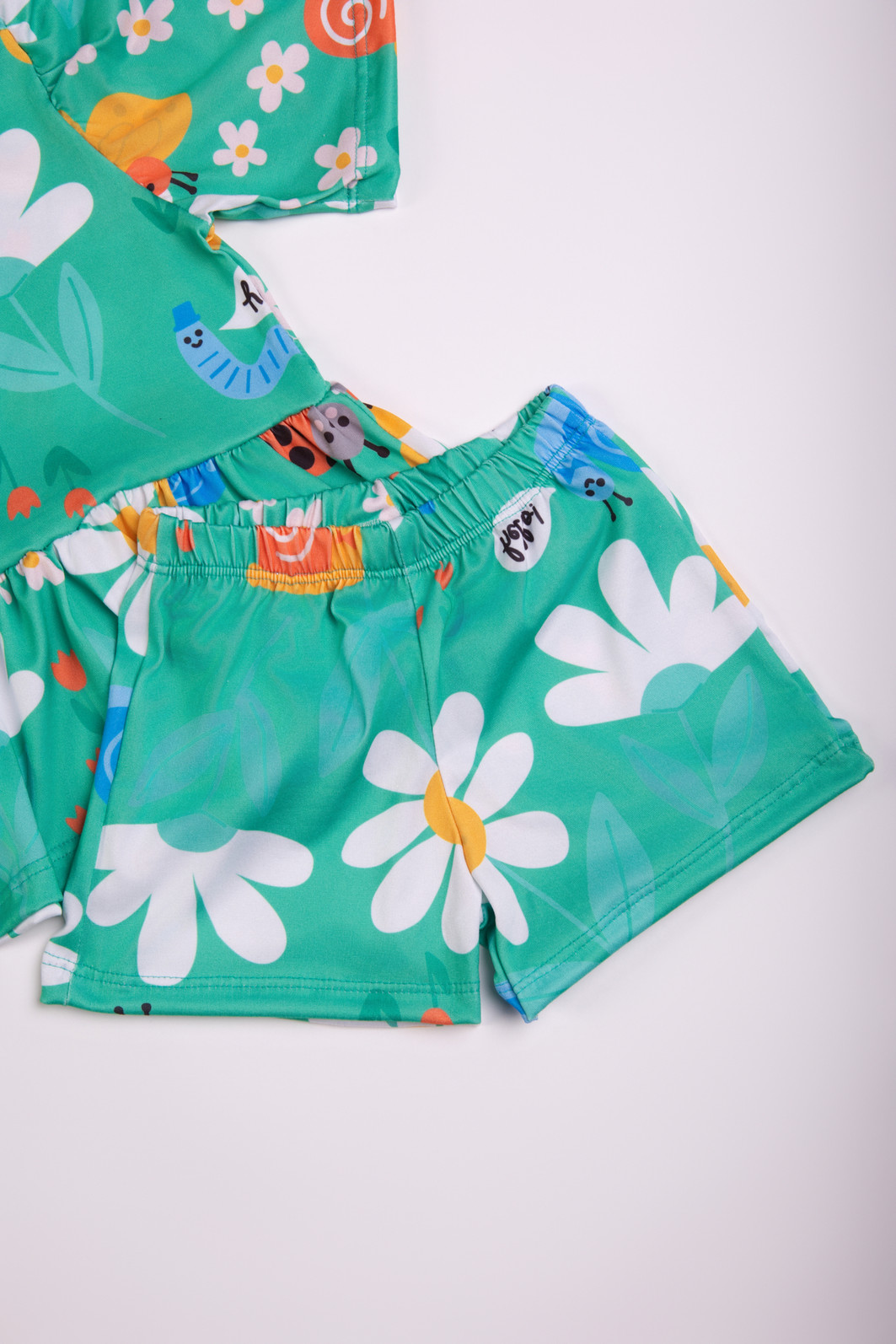 CONJUNTO MENINA BATA E SHORTS NATUREZA