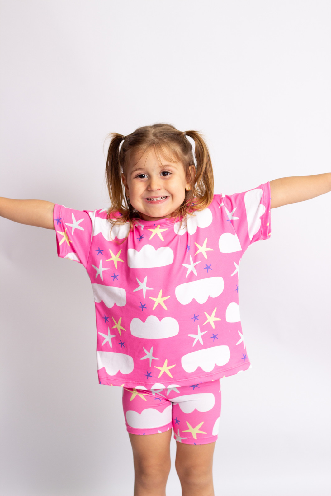 CONJUNTO MENINA CAMISETA E BIKER CÉU COR DE ROSA