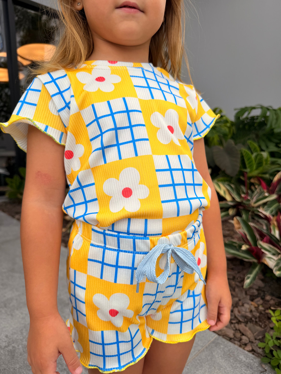 CONJUNTO MENINA BLUSA E SHORTS XADREZ FLORAL