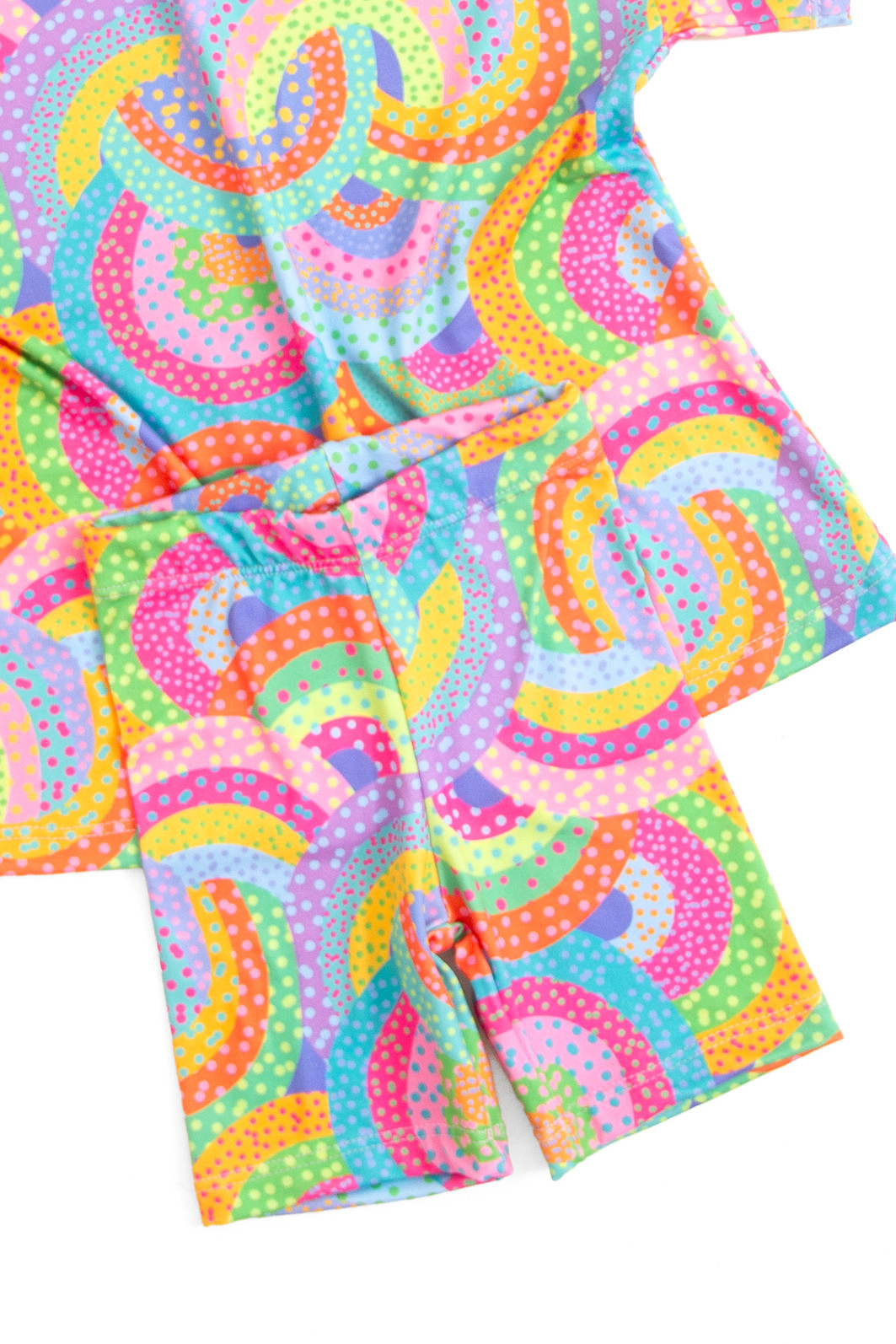 CONJUNTO MENINA CAMISETA E BIKER CORES