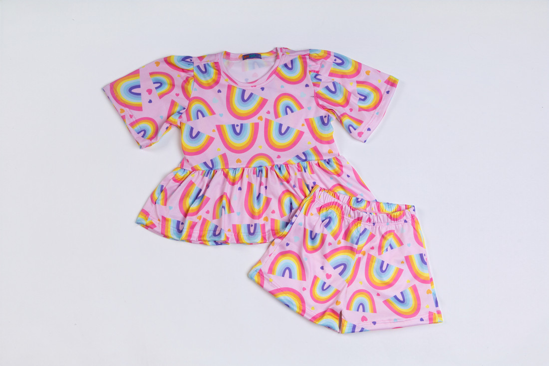 CONJUNTO MENINA BATA E SHORTS ARCO IRIS