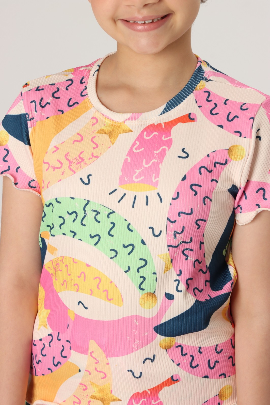 CONJUNTO MENINA BLUSA E SHORTS BANANAS