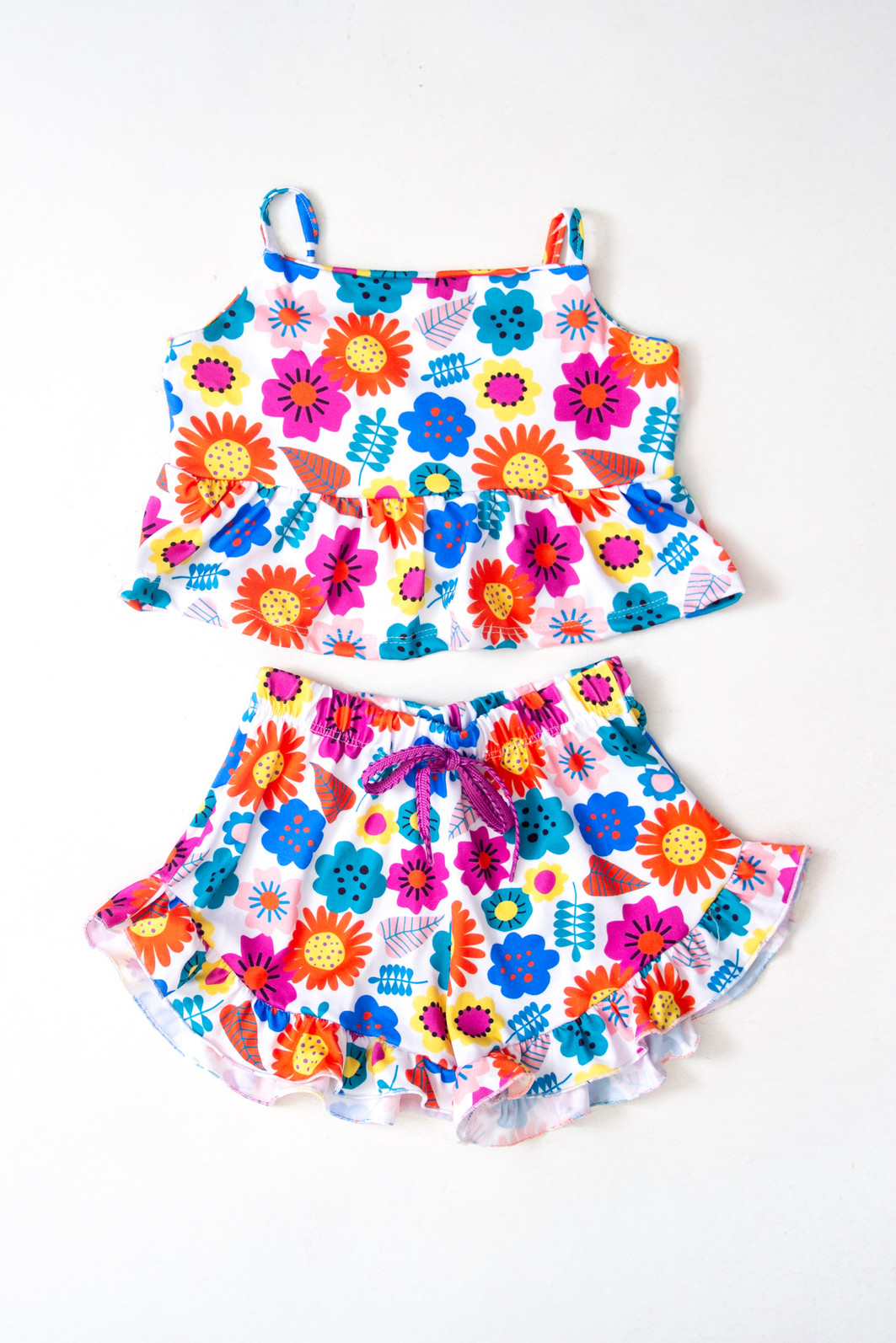 CONJUNTO MENINA BLUSA ALÇA E SHORTS FLORES