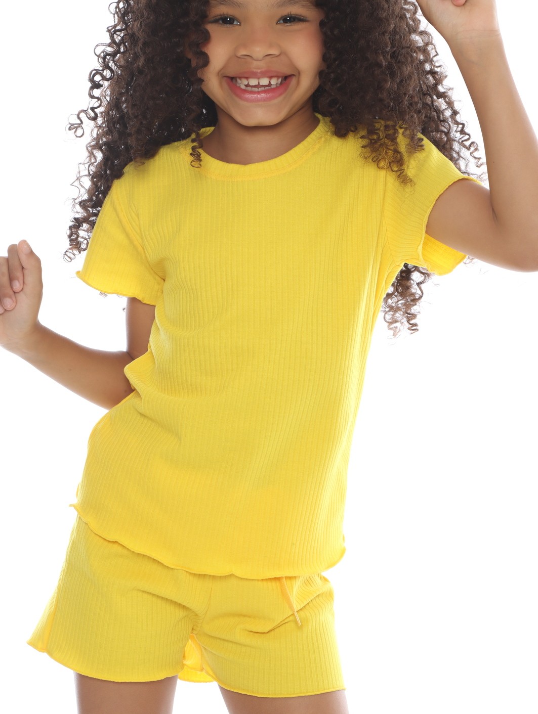 CONJUNTO MENINA BLUSA E SHORTS AMARELO CONJUNTO MENINA BLUSA E SHORTS AMARELO