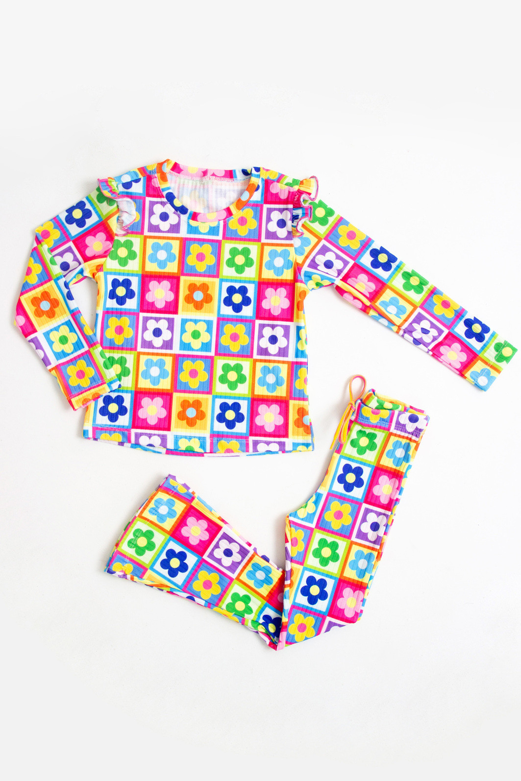 CONJUNTO CALÇA FLARE E BLUSA FLORES QUADRICULADO CONJUNTO CALÇA FLARE E BLUSA FLORES QUADRICULADO