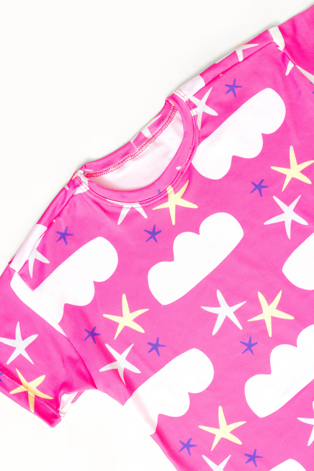 CONJUNTO MENINA CAMISETA E BIKER CÉU COR DE ROSA