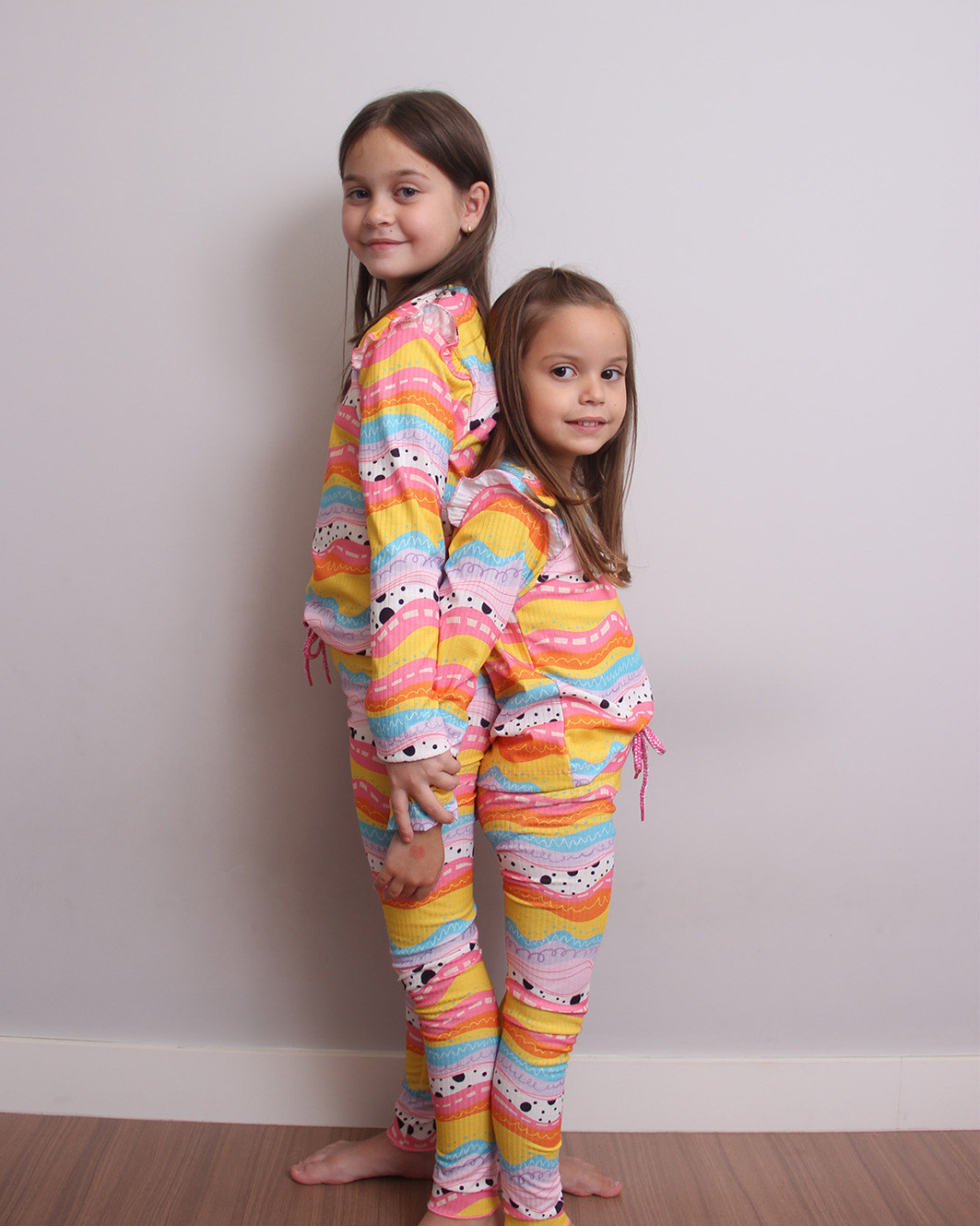 CONJUNTO CALÇA E BLUSA LONGA ONDA COLORIDA CONJUNTO CALÇA E BLUSA LONGA ONDA COLORIDA