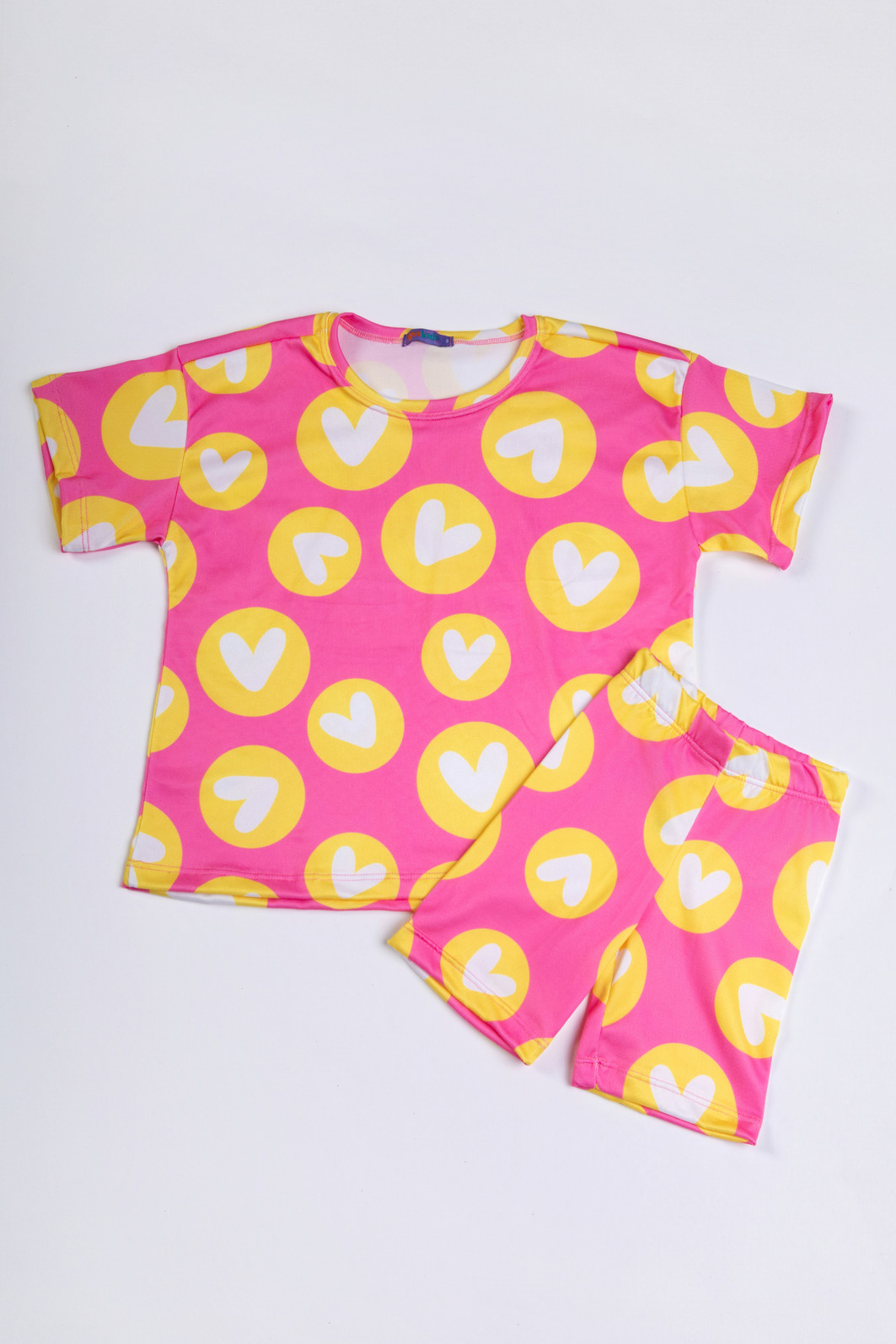 CONJUNTO MENINA CAMISETA E BIKER CORAÇÃO POP CONJUNTO MENINA CAMISETA E BIKER CORAÇÃO POP