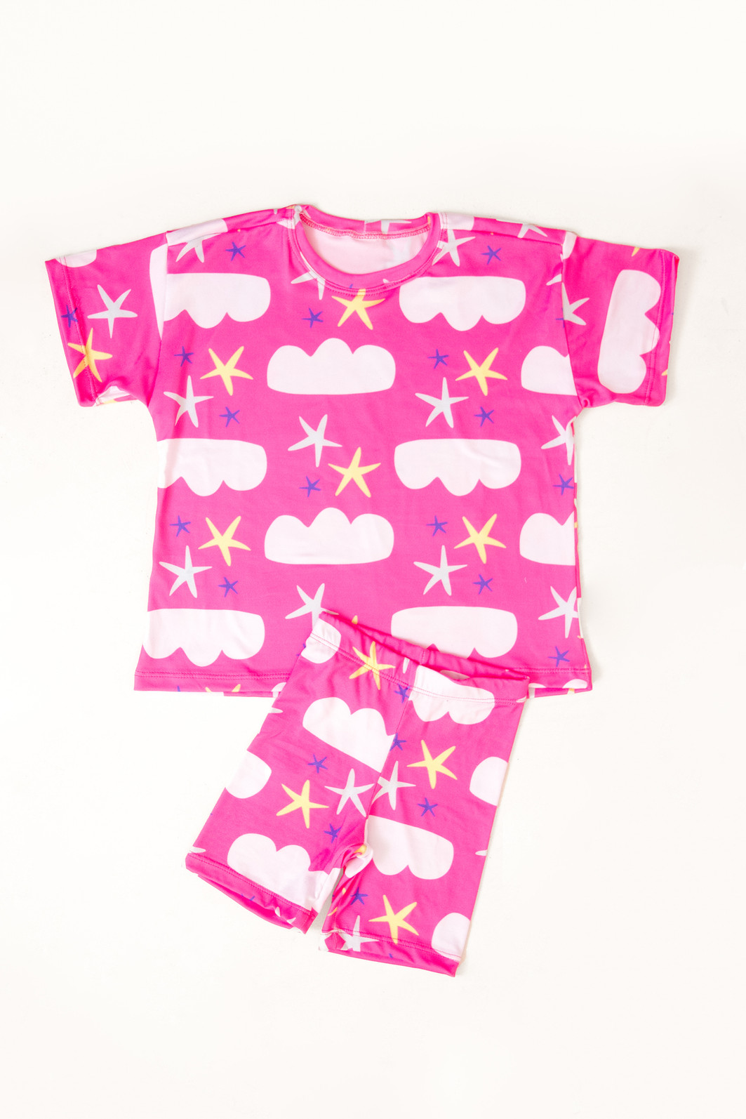 CONJUNTO MENINA CAMISETA E BIKER CÉU COR DE ROSA