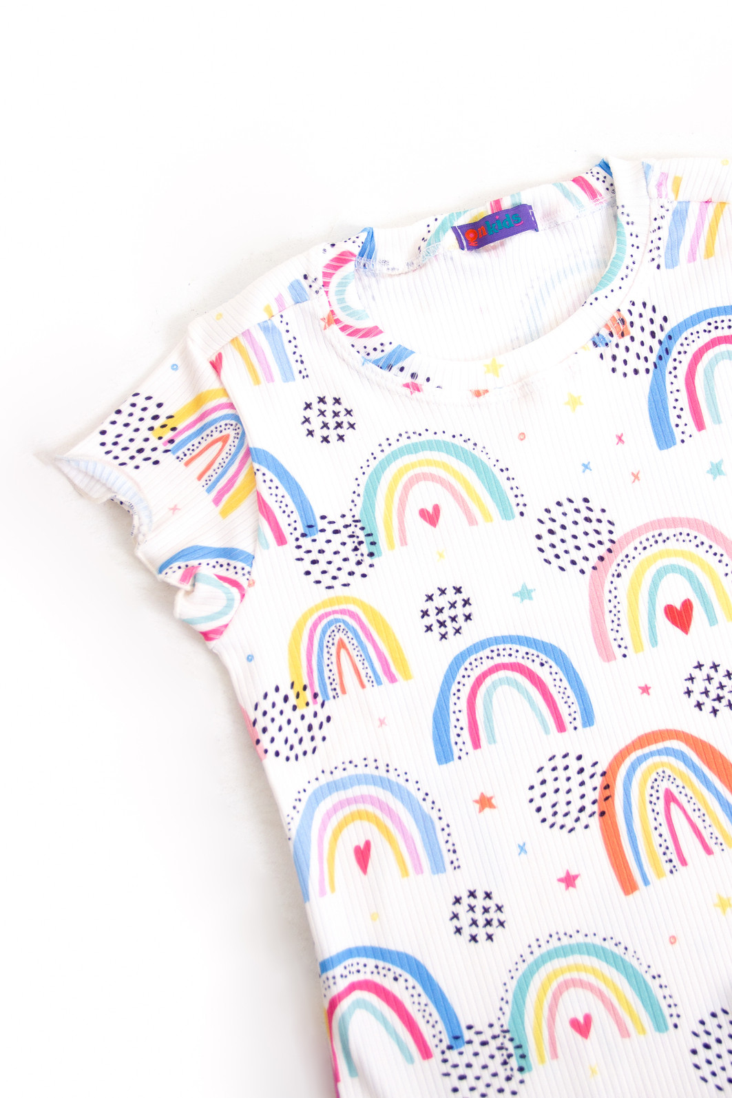 CONJUNTO MENINA BLUSA E SHORTS ALEM DO ARCO IRIS