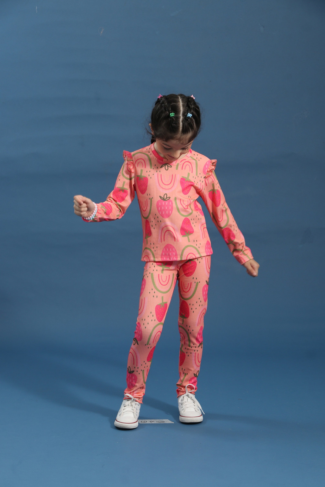 CONJUNTO CALÇA E BLUSA MORANGOS