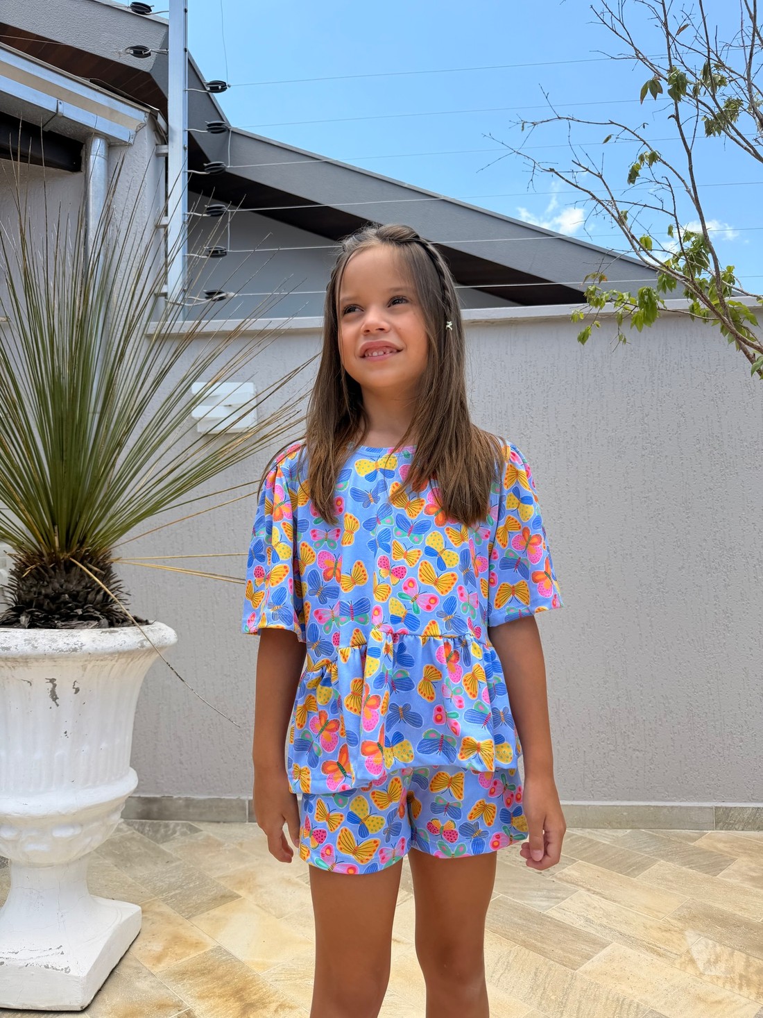 CONJUNTO MENINA BATA E SHORTS BORBOLETAS