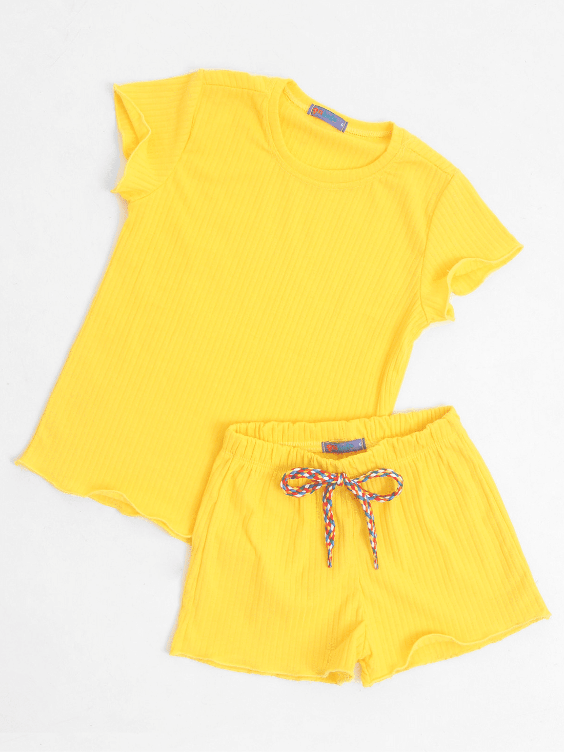 CONJUNTO MENINA BLUSA E SHORTS AMARELO CONJUNTO MENINA BLUSA E SHORTS AMARELO