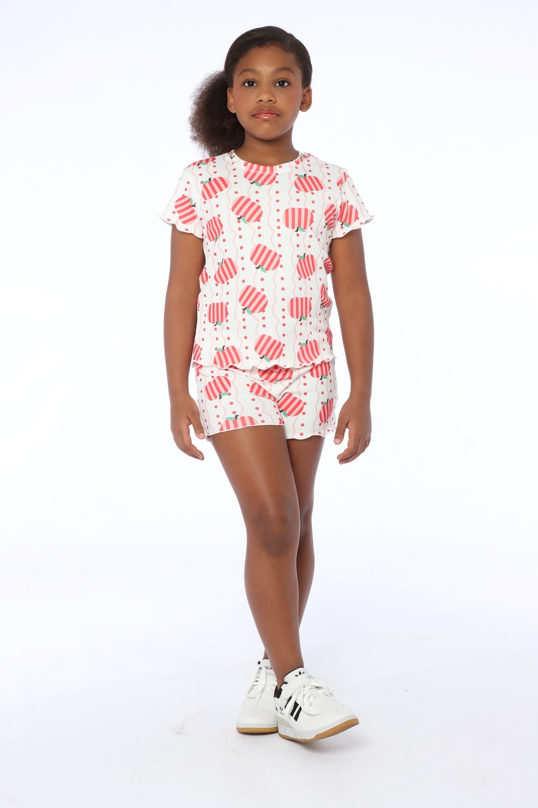 CONJUNTO MENINA BLUSA E SHORTS MAÇÃ