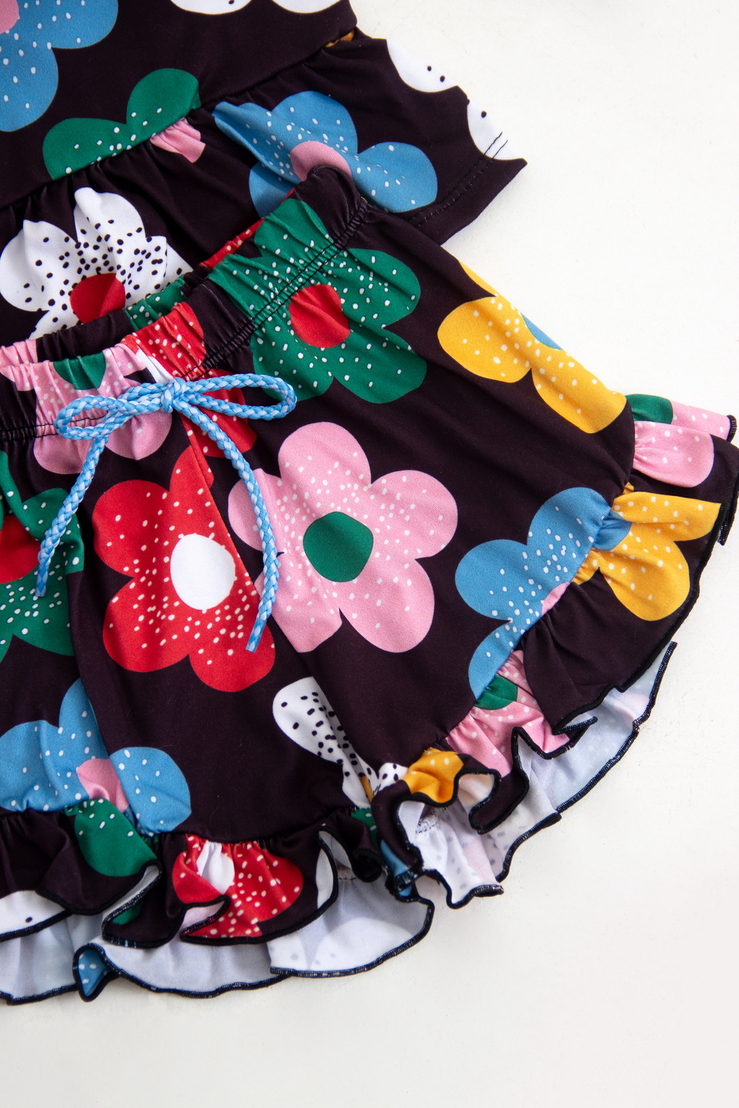 CONJUNTO MENINA BLUSA ALÇA E SHORTS PÉTALA CONJUNTO MENINA BLUSA ALÇA E SHORTS PÉTALA