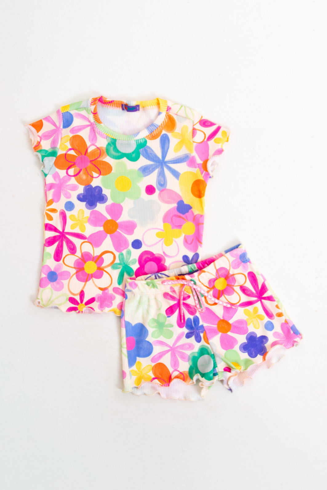 CONJUNTO MENINA BLUSA E SHORTS FLOR E COR CONJUNTO MENINA BLUSA E SHORTS FLOR E COR