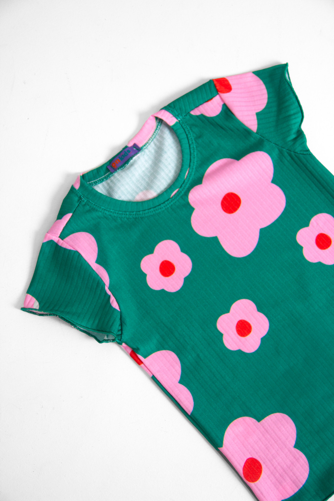 CONJUNTO MENINA BLUSA E CALÇA FLORES CONJUNTO MENINA BLUSA E CALÇA FLORES