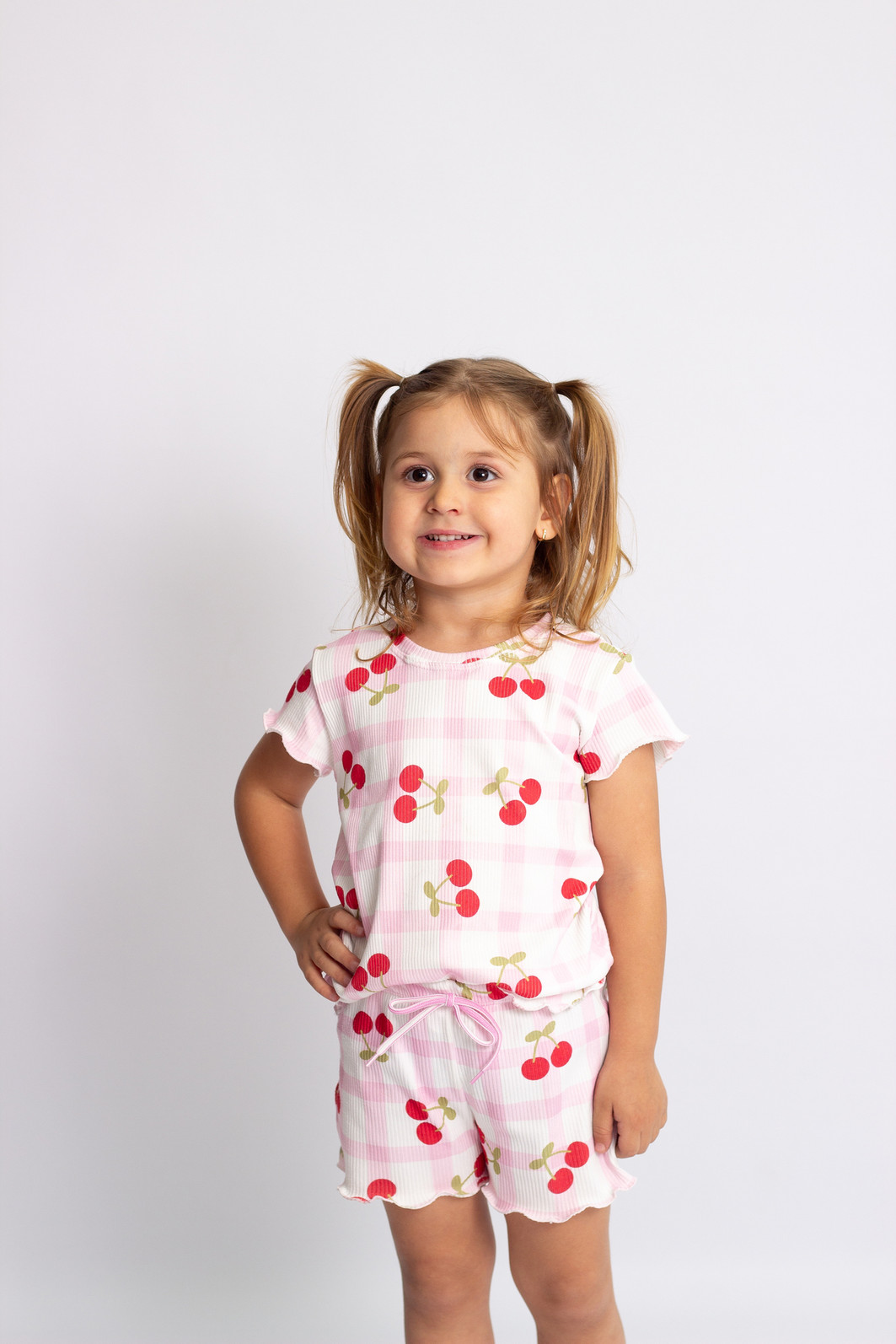 CONJUNTO MENINA BLUSA E SHORTS CEREJA