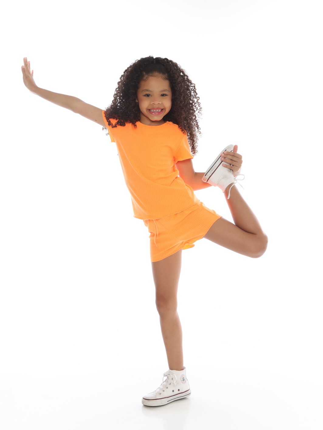 CONJUNTO MENINA BLUSA E SHORTS LARANJA NEON CONJUNTO MENINA BLUSA E SHORTS LARANJA NEON