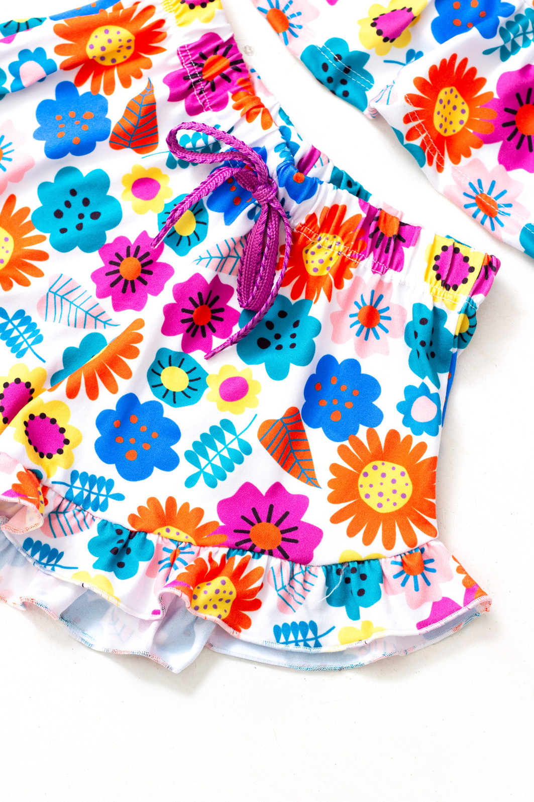 CONJUNTO MENINA BLUSA ALÇA E SHORTS FLORES