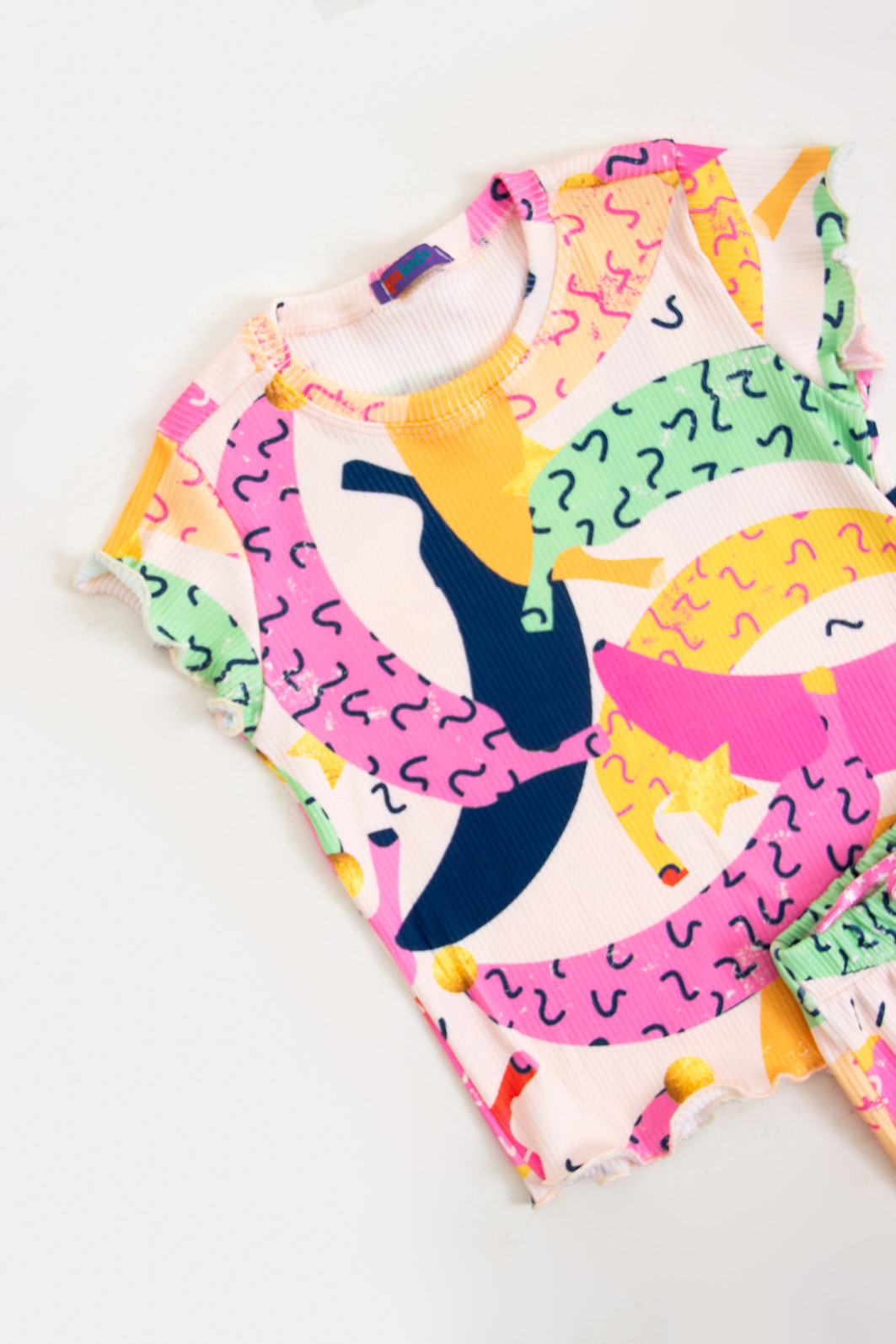 CONJUNTO MENINA BLUSA E SHORTS BANANAS