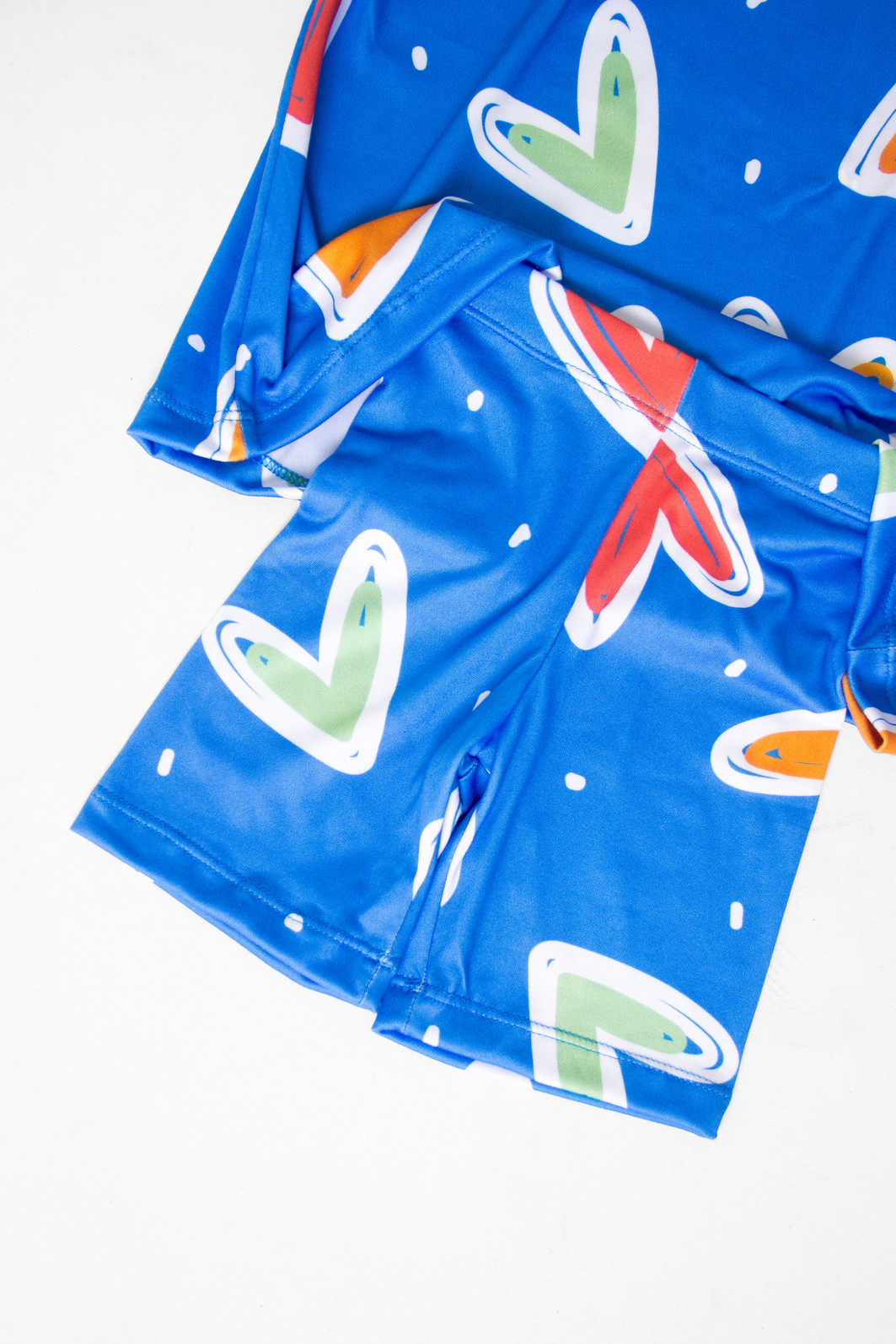 CONJUNTO MENINA CAMISETA E BIKER BATIDA COLORIDA CONJUNTO MENINA CAMISETA E BIKER BATIDA COLORIDA