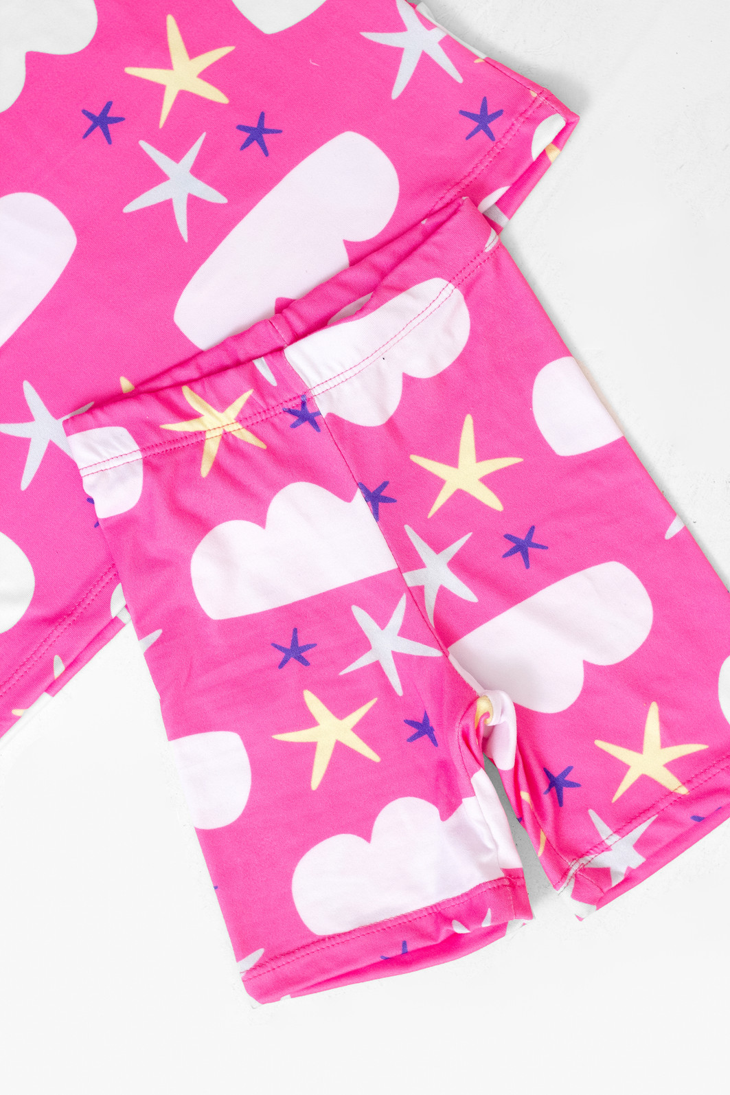 CONJUNTO MENINA CAMISETA E BIKER CÉU COR DE ROSA