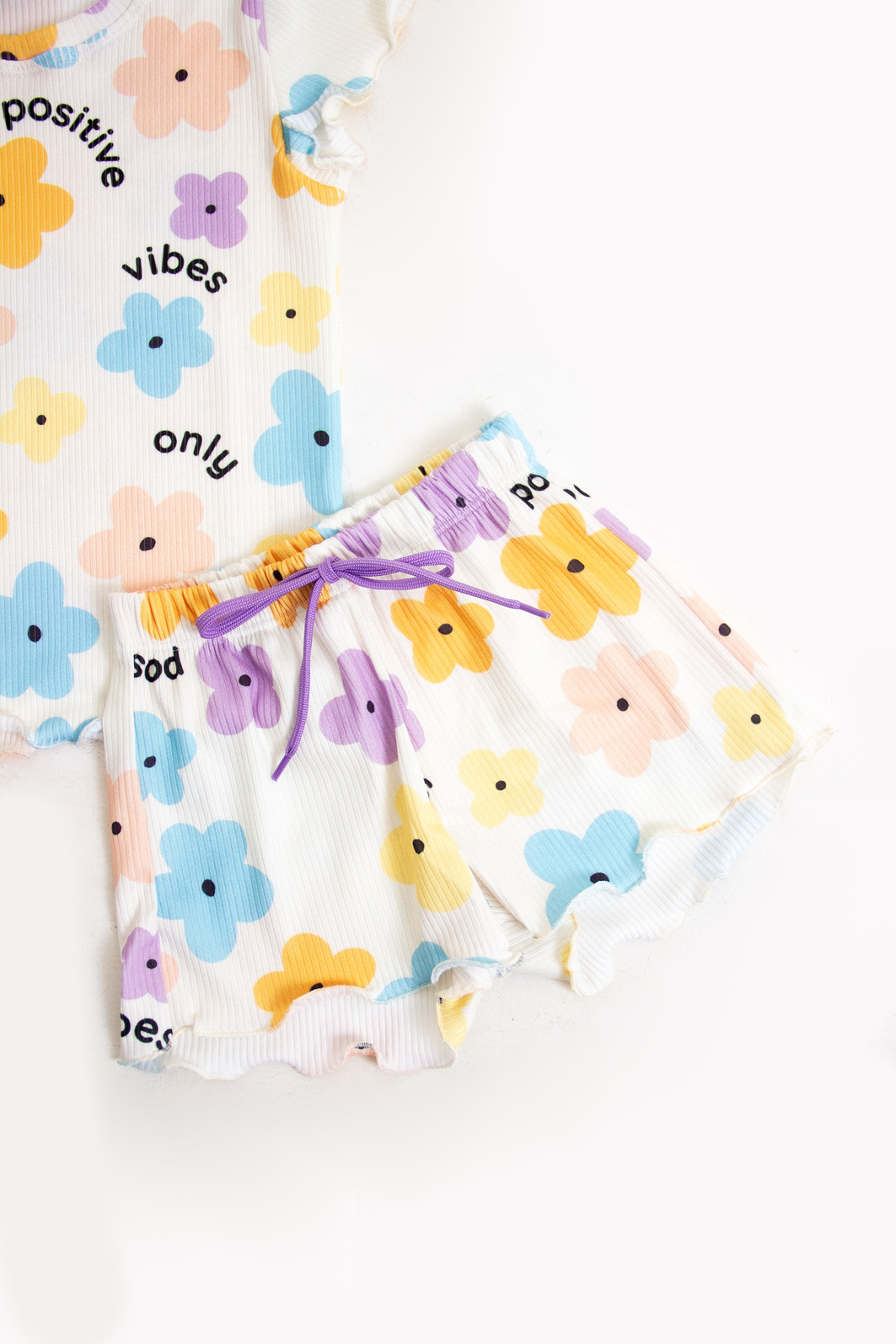 CONJUNTO MENINA BLUSA E SHORTS POSITIVE FLOWER CONJUNTO MENINA BLUSA E SHORTS POSITIVE FLOWER