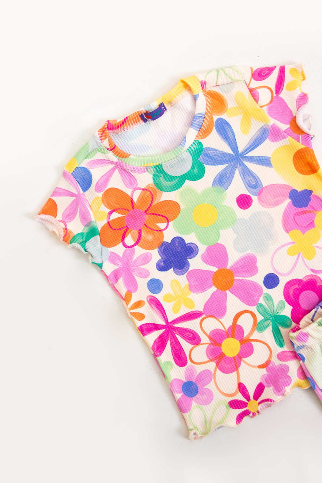 CONJUNTO MENINA BLUSA E SHORTS FLOR E COR CONJUNTO MENINA BLUSA E SHORTS FLOR E COR