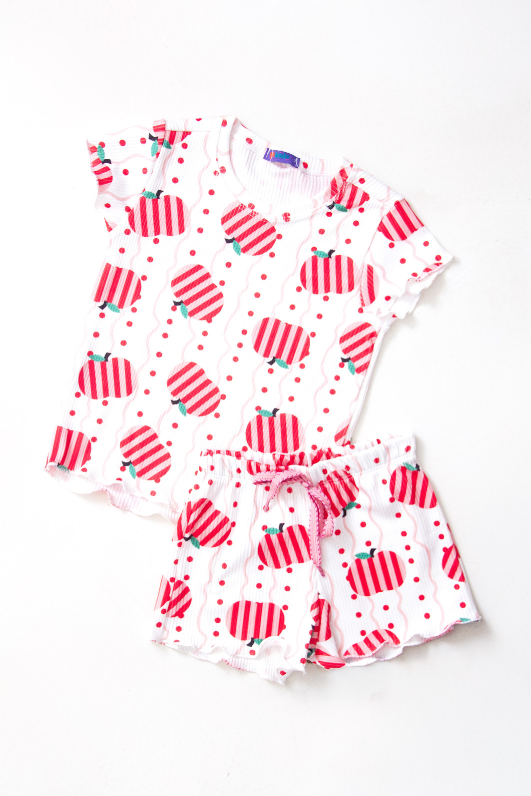 CONJUNTO MENINA BLUSA E SHORTS MAÇÃ