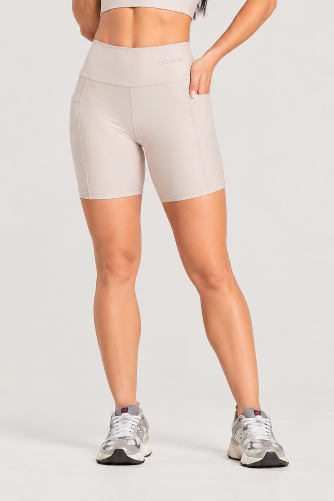 Shorts Fitness Bolso Lateral Premium Off White Shorts Fitness Bolso Lateral Premium Off White