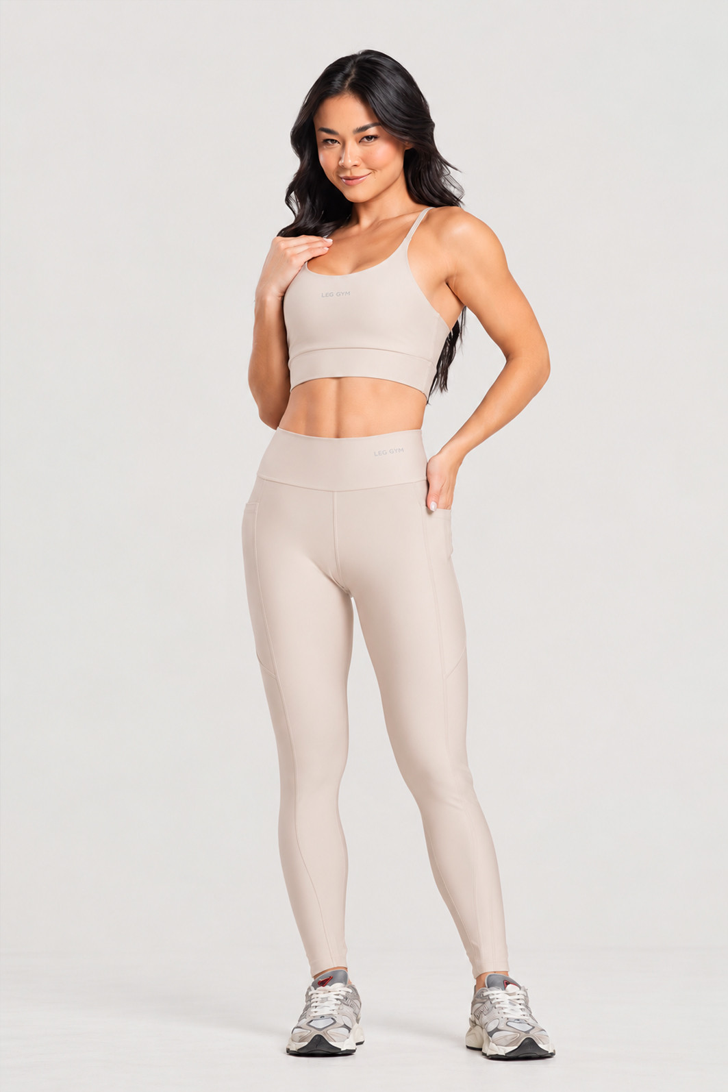Conjunto Fitness Legging Bolso Lateral e Top Off White Conjunto Fitness Legging Bolso Lateral e Top Off White