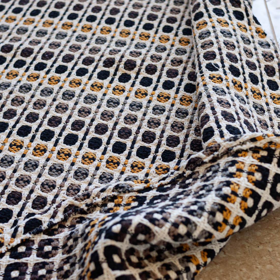 Tapete para Sala de Algodão Indiano Preto e Mostarda Color Redondo 1,5m Tapete para Sala de Algodão Indiano Preto e Mostarda Color Redondo 1,5m