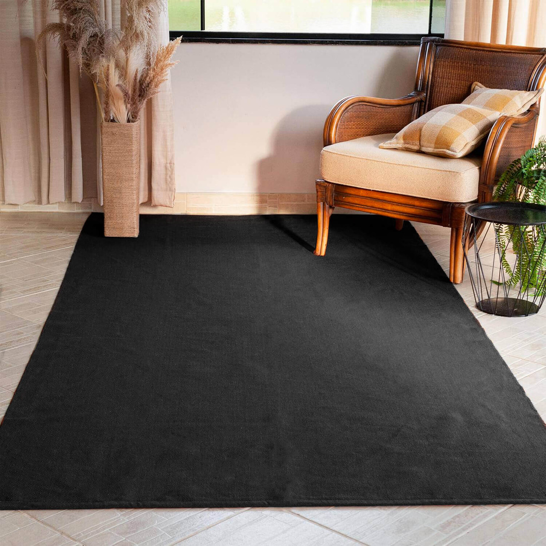 Tapete Artesanal Trama Basic Grande para Sala Liso Preto 2,00x2,50 Tapete Artesanal Trama Basic Grande para Sala Liso Preto 2,00x2,50