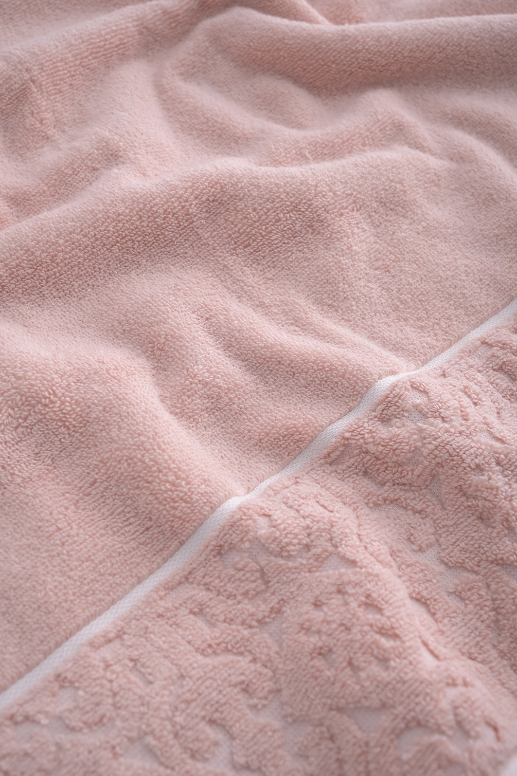 Jogo de Toalha Banhão 500g 4 peças Super Soft Zero Twist Arabesco - Rosa Jogo de Toalha Banhão 500g 4 peças Super Soft Zero Twist Arabesco - Rosa