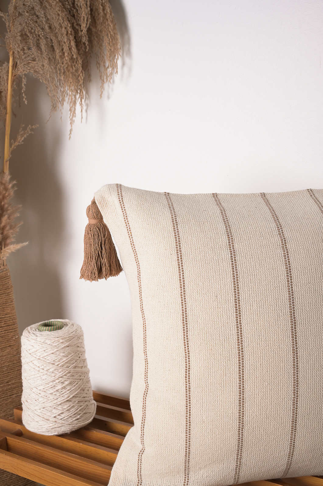 Capa de Almofada Adele Bege com Pompom Capa de Almofada Adele Bege com Pompom