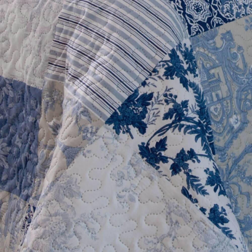 Kit 1 Cobre-leito Queen Bouti Microfibra Ultrasonic Estampada 2,40 x 2,60 m + 2 Porta-travesseiros - Karla Kit 1 Cobre-leito Queen Bouti Microfibra Ultrasonic Estampada 2,40 x 2,60 m + 2 Porta-travesseiros - Karla