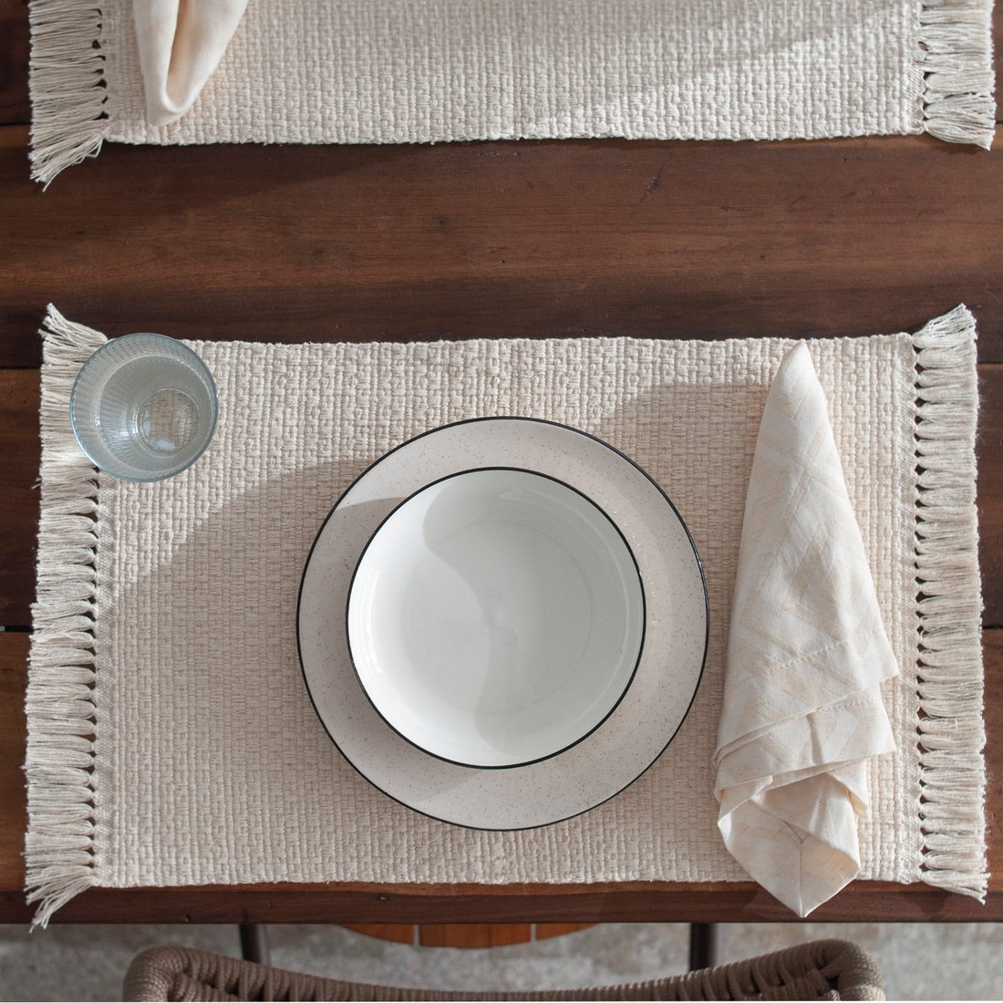 Jogo Americano Artesanal de 2 Peças 32cm x 45cm Coroa Crú Jogo Americano Artesanal de 2 Peças 32cm x 45cm Coroa Crú