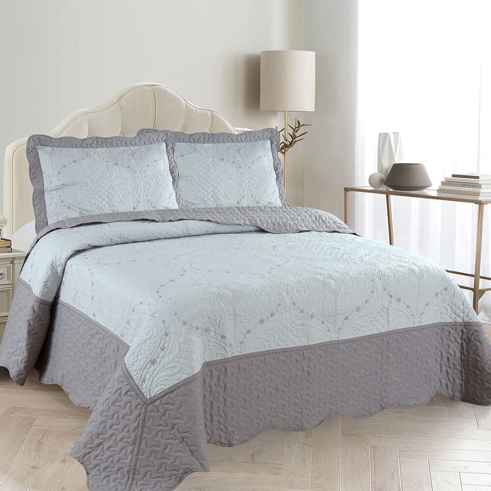 Kit Colcha Cobre Leito Queen Microfibra Dupla face com Porta-travesseiros Arabesque Cinza