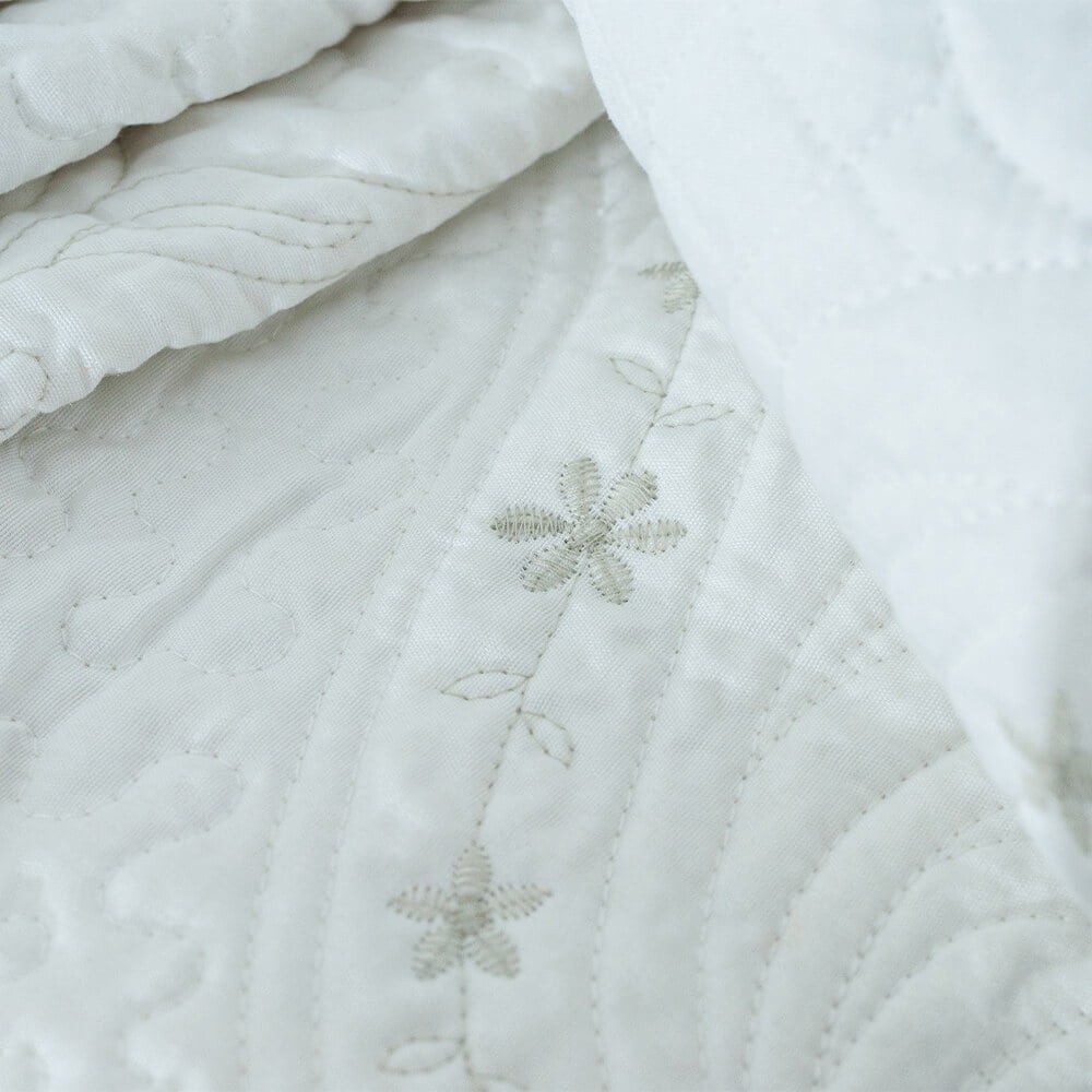 Kit Colcha Cobre Leito Queen Microfibra Dupla face com Porta-travesseiros Arabesque Areia