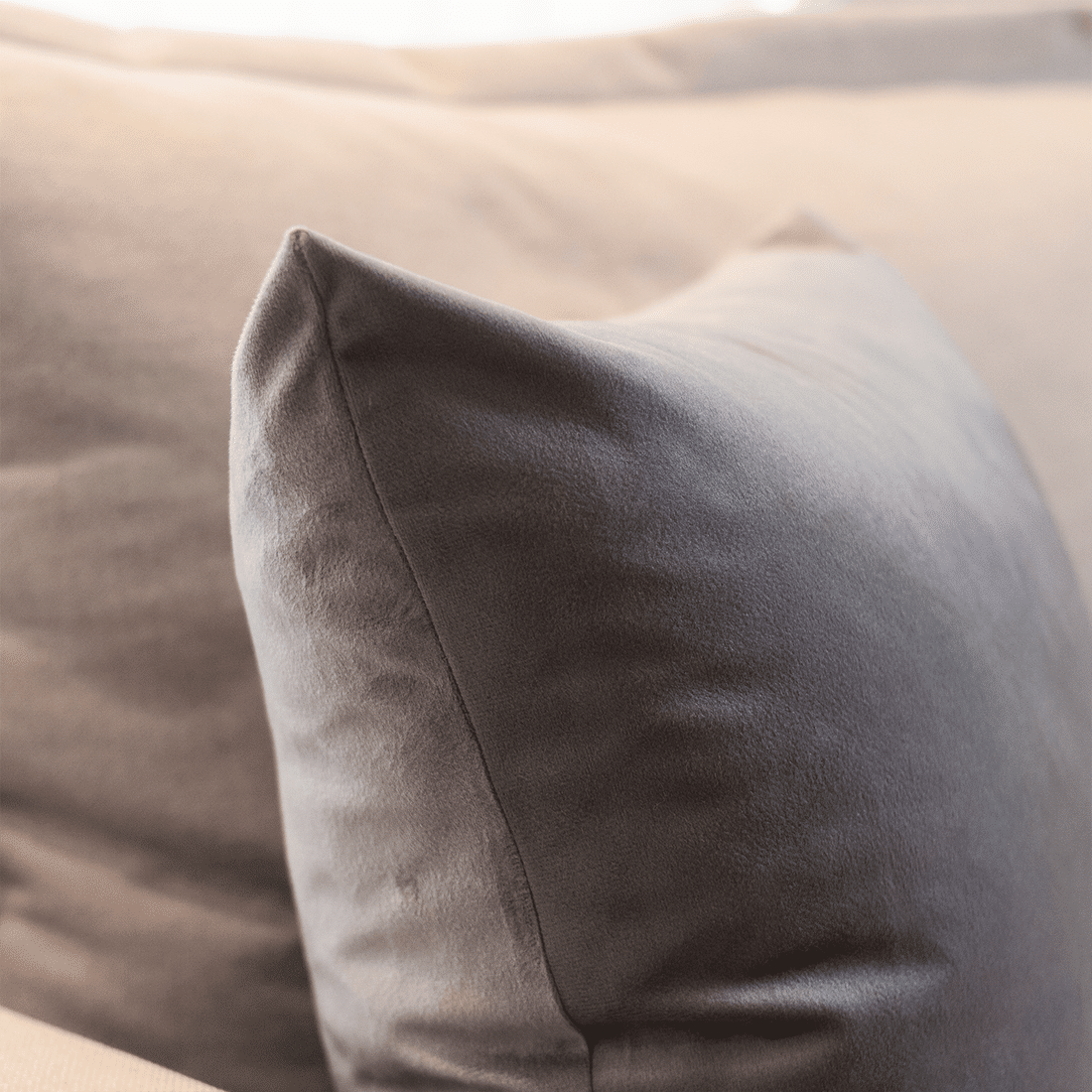 Capa de Almofada Veludo Premium Decorativa - Cinza Arcade 45cm x 45cm