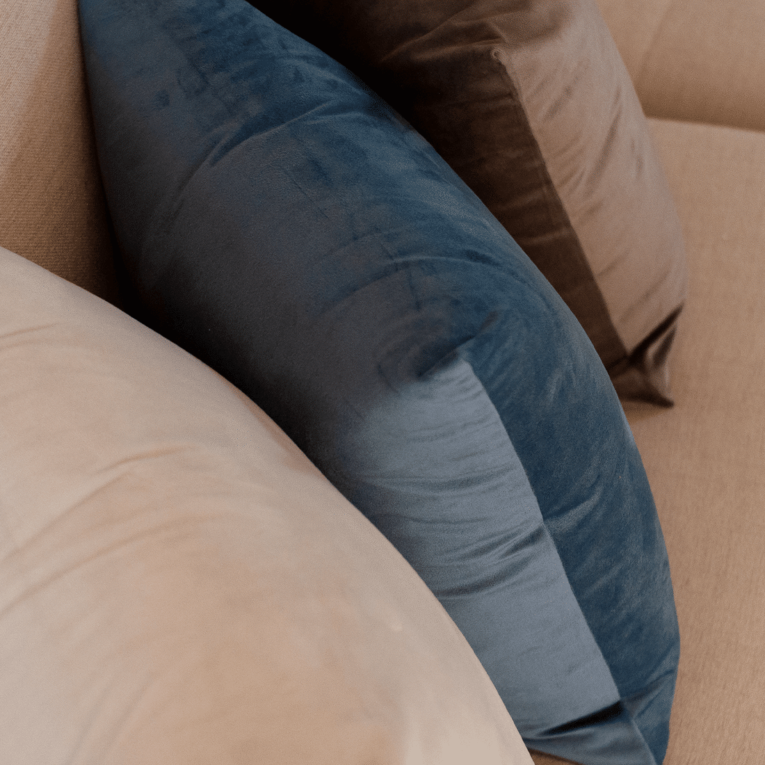 Capa de Almofada Veludo Premium Decorativa - Azul Portuguesa 45cm x 45cm Capa de Almofada Veludo Premium Decorativa - Azul Portuguesa 45cm x 45cm