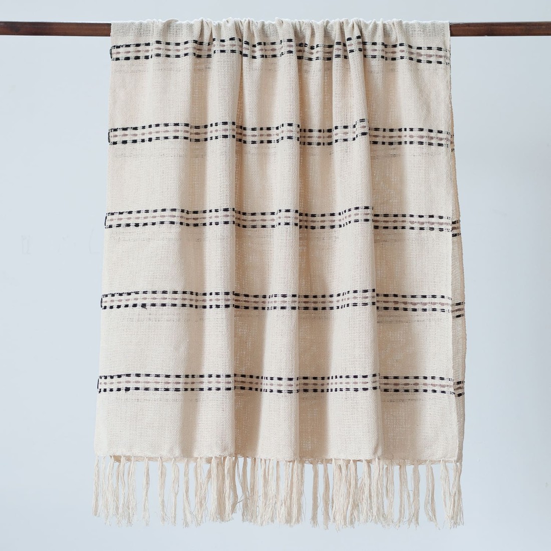 Manta De Sofá Artesanal Pérola 1,20m x 1,80m Cru listas Pretas e Rosé Manta De Sofá Artesanal Pérola 1,20m x 1,80m Cru listas Pretas e Rosé