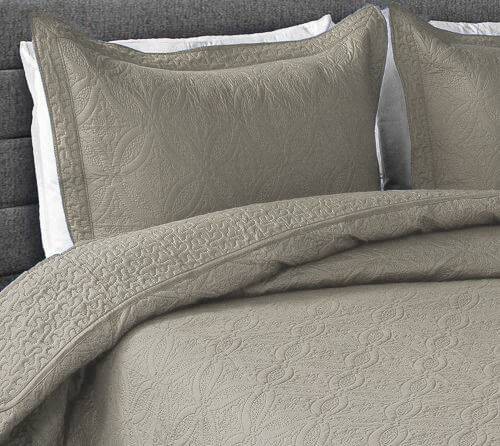 Kit 1 Colcha Queen Provence Microfibra Matelacê Ultrasonic + 2 Porta-Travesseiros 2,40 x 2,60m - Cinza