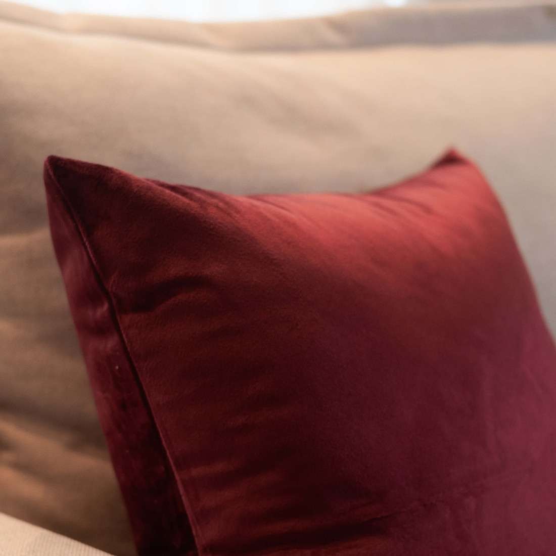 Capa de Almofada Veludo Lisa 45cm x 45cm - Vinho Capa de Almofada Veludo Lisa 45cm x 45cm - Vinho