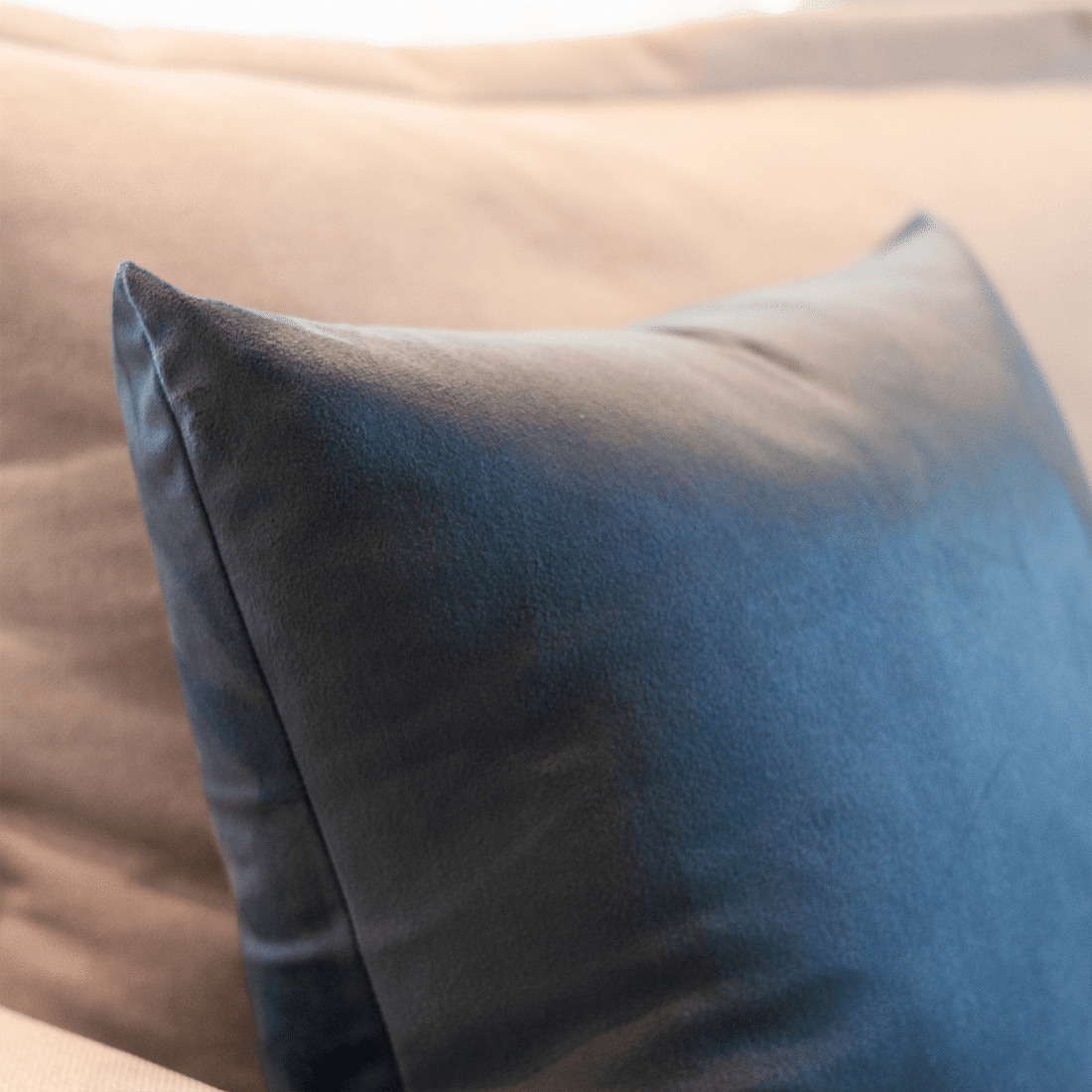 Capa de Almofada Veludo Premium Decorativa - Azul Portuguesa 50cm x 50cm Capa de Almofada Veludo Premium Decorativa - Azul Portuguesa 50cm x 50cm