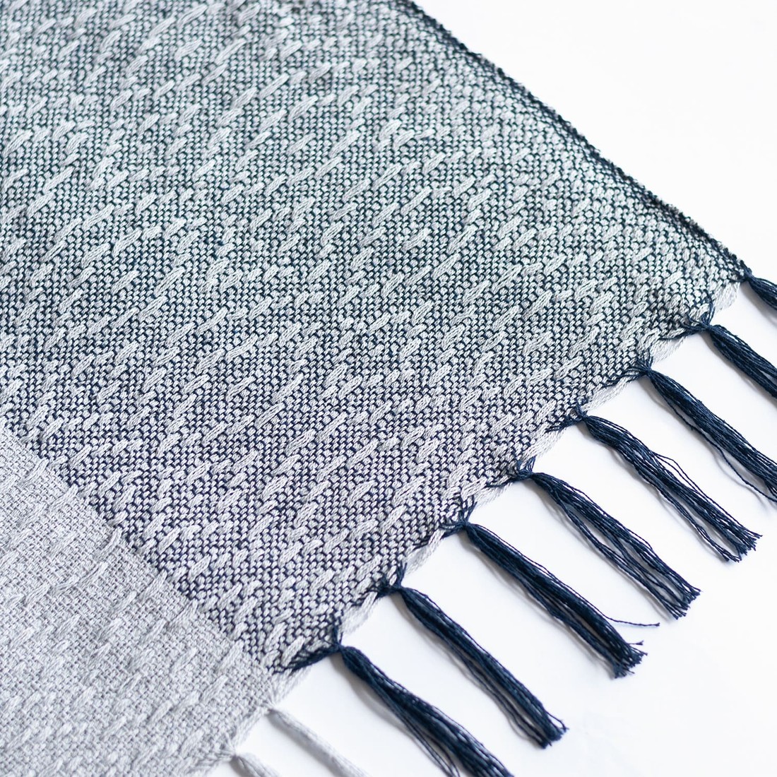 Manta De Sofá Artesanal Florença 1,20m x 1,80m Prata