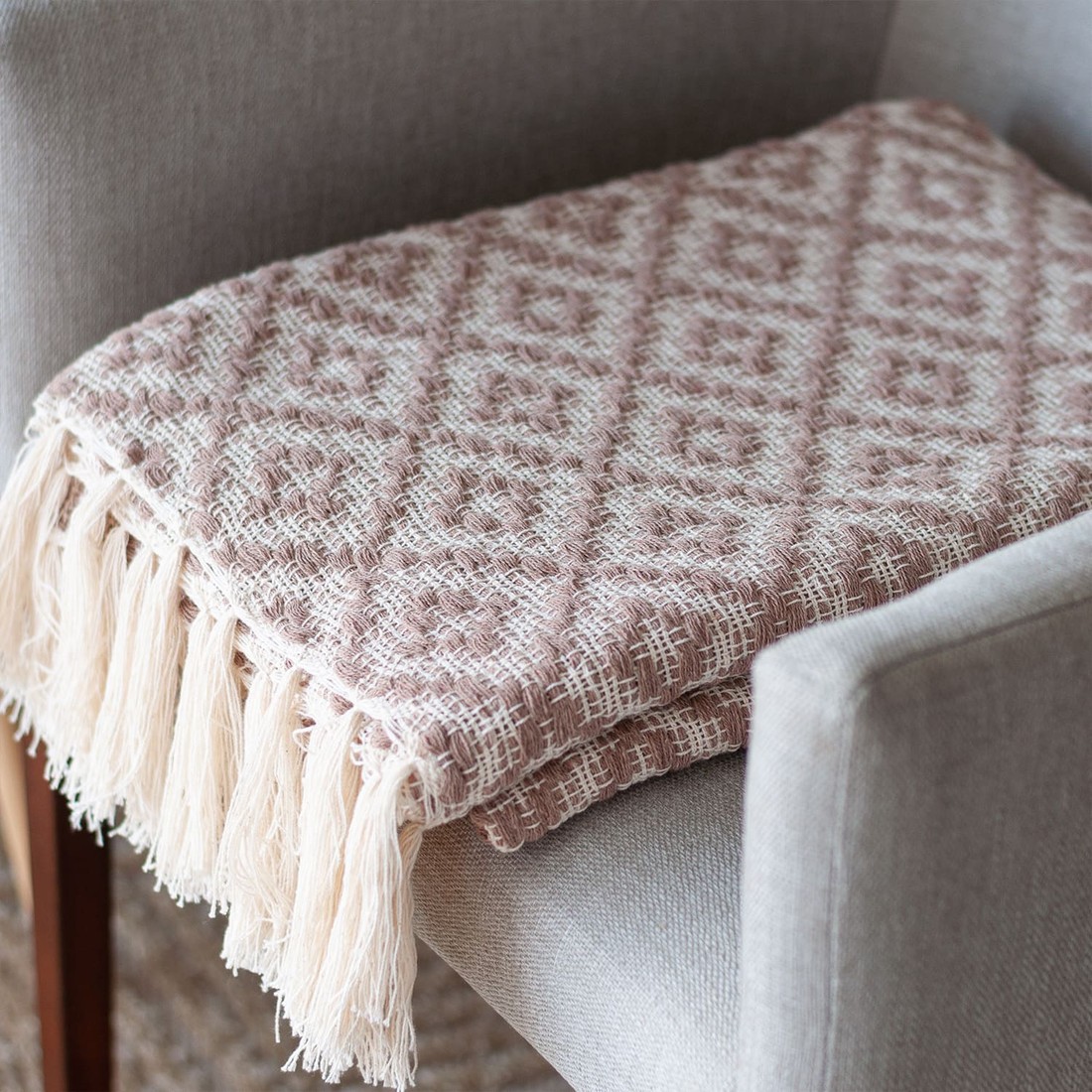 Manta De Sofá Artesanal Florença 1,20m x 1,80m Pó de Arroz