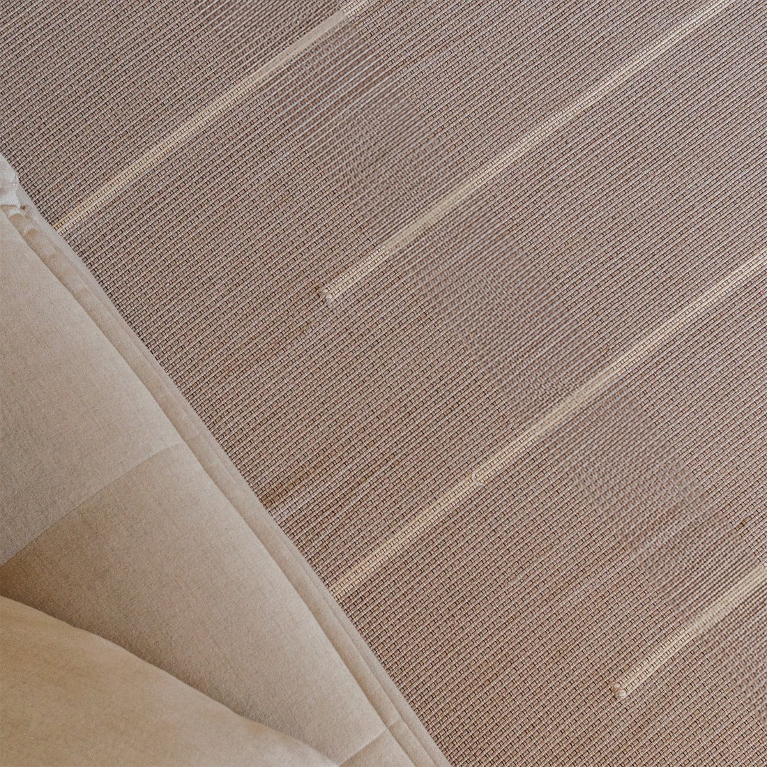 Tapete Artesanal Trama Basic de Sala Listras Areia 200x200